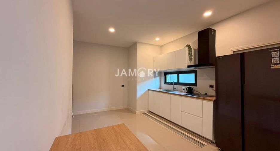 For rent 3 bedrooms villa in East Pattaya, Pattaya