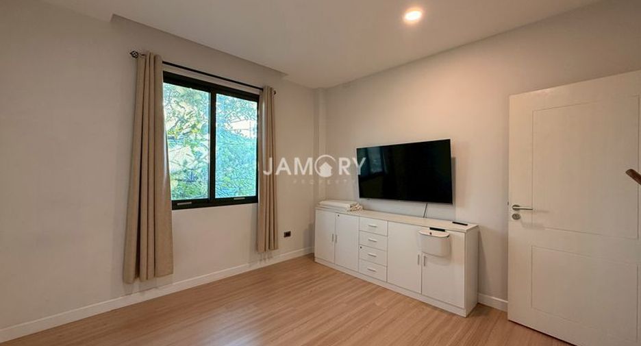 For rent 3 bedrooms villa in East Pattaya, Pattaya