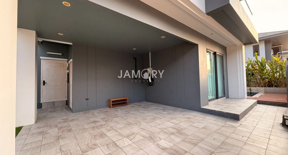 For rent 3 bedrooms villa in East Pattaya, Pattaya