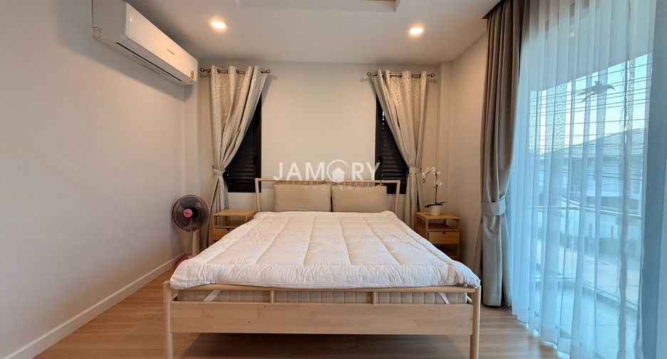 For rent 3 bedrooms villa in East Pattaya, Pattaya