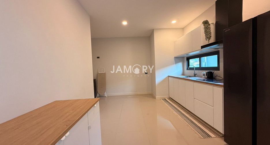 For rent 3 bedrooms villa in East Pattaya, Pattaya