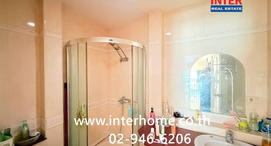 Haus zum Kauf mit 6 Zimmer in Bang Khae, Bangkok