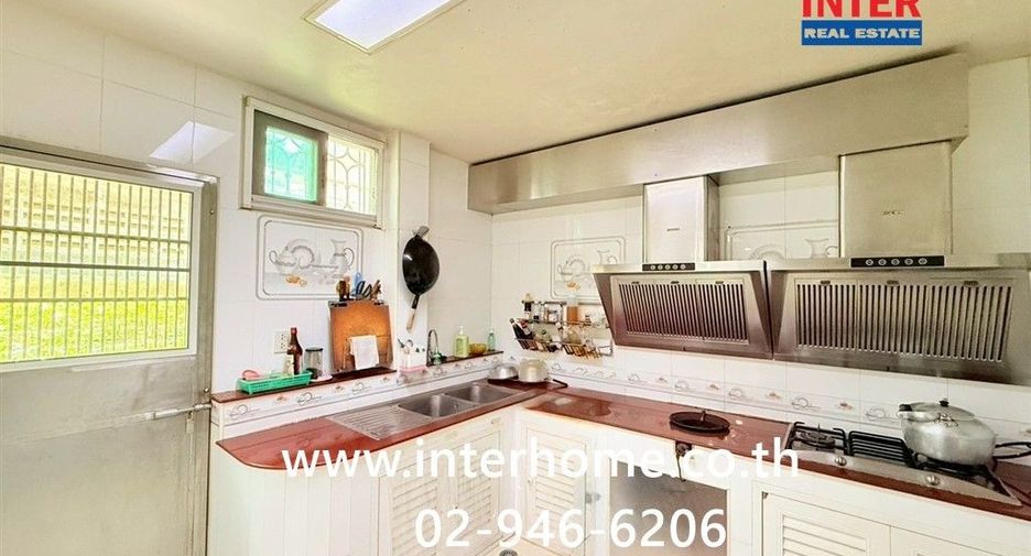 Haus zum Kauf mit 6 Zimmer in Bang Khae, Bangkok