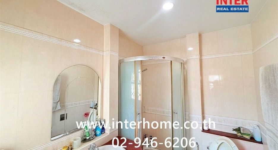 Haus zum Kauf mit 6 Zimmer in Bang Khae, Bangkok
