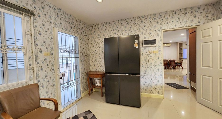 For rent 4 bedrooms house in Saraphi, Chiang Mai