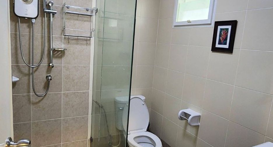 For rent 4 bedrooms house in Saraphi, Chiang Mai