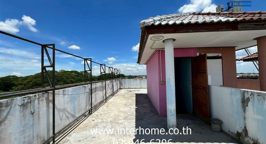 For sale 2 bedrooms retail Space in Khlong Sam Wa, Bangkok