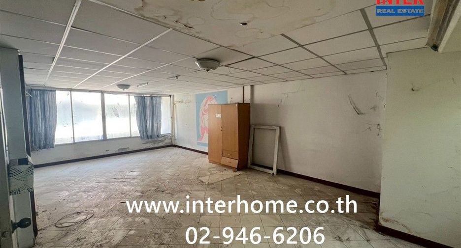 For sale 5 bedrooms townhouse in Wang Thonglang, Bangkok