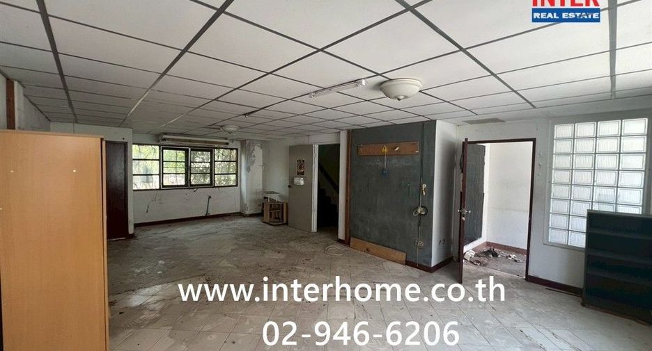 For sale 5 bedrooms townhouse in Wang Thonglang, Bangkok