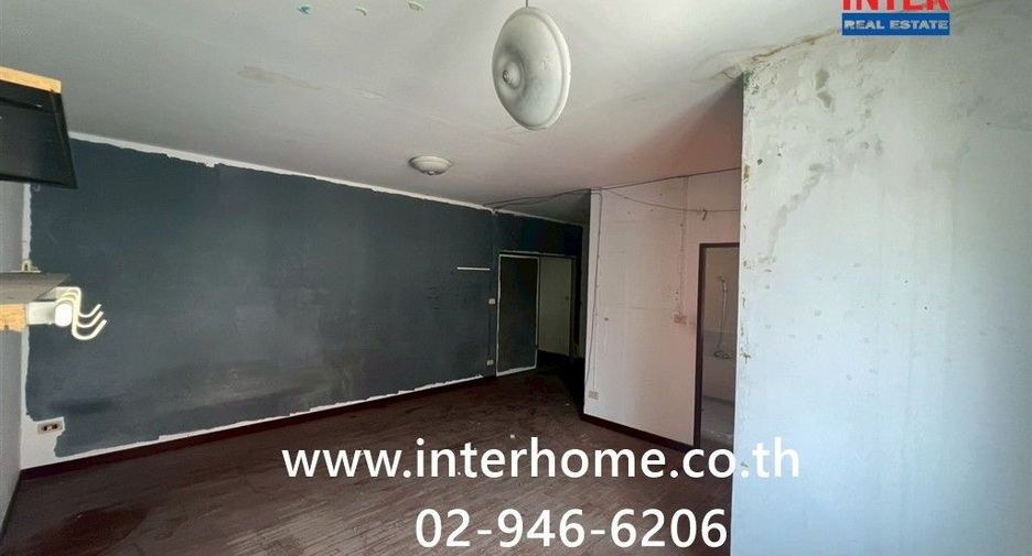 For sale 5 bedrooms townhouse in Wang Thonglang, Bangkok