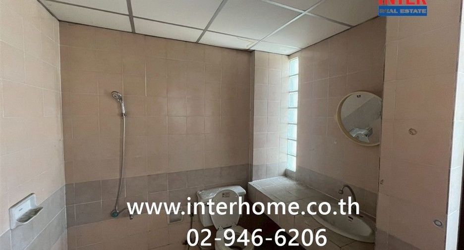 For sale 5 bedrooms townhouse in Wang Thonglang, Bangkok