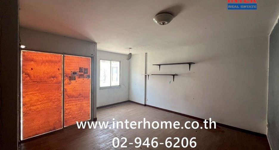 For sale 5 bedrooms townhouse in Wang Thonglang, Bangkok