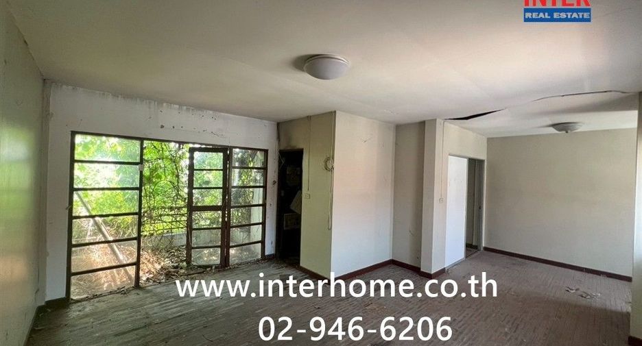 For sale 5 bedrooms townhouse in Wang Thonglang, Bangkok