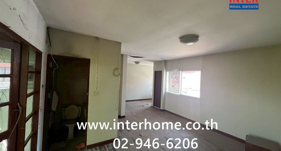 For sale 5 bedrooms townhouse in Wang Thonglang, Bangkok