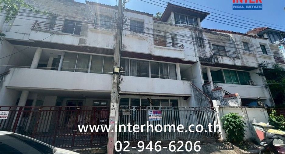 For sale 5 bedrooms townhouse in Wang Thonglang, Bangkok
