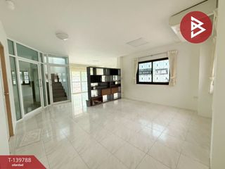 For sale 3 bedrooms house in Mueang Pathum Thani, Pathum Thani