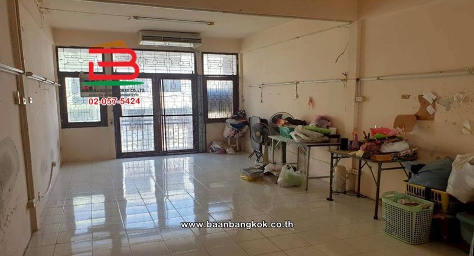 For rent and for sale 3 bedrooms retail Space in Lat Phrao, Bangkok