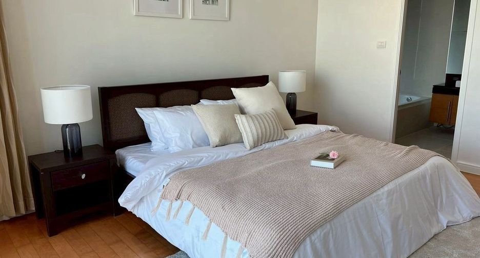 For rent 2 bedrooms condo in Khlong Toei, Bangkok