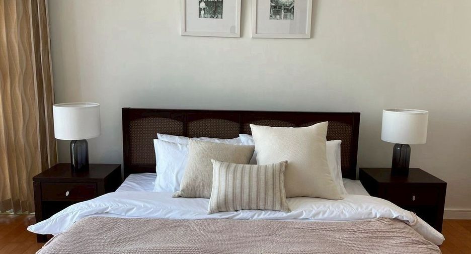 For rent 2 bedrooms condo in Khlong Toei, Bangkok