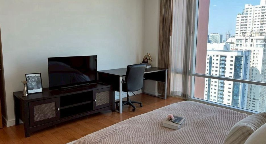 For rent 2 bedrooms condo in Khlong Toei, Bangkok