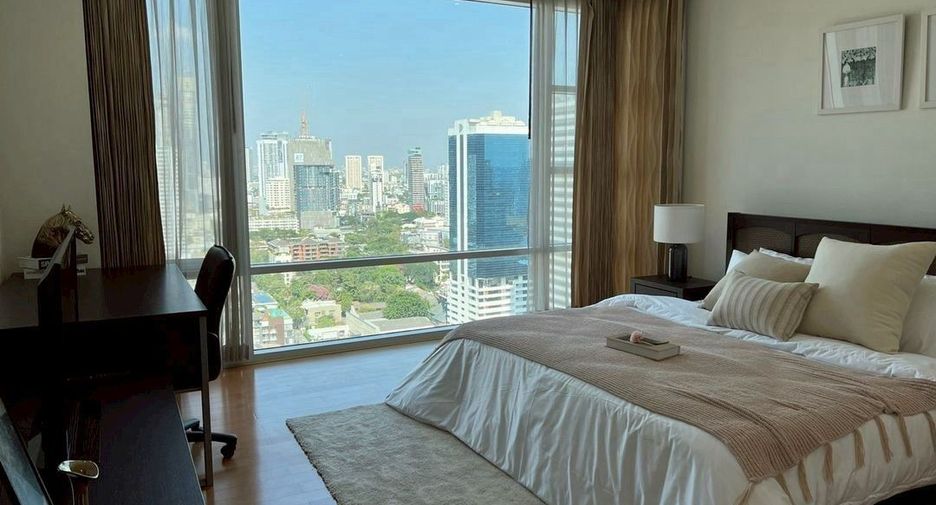 For rent 2 bedrooms condo in Khlong Toei, Bangkok