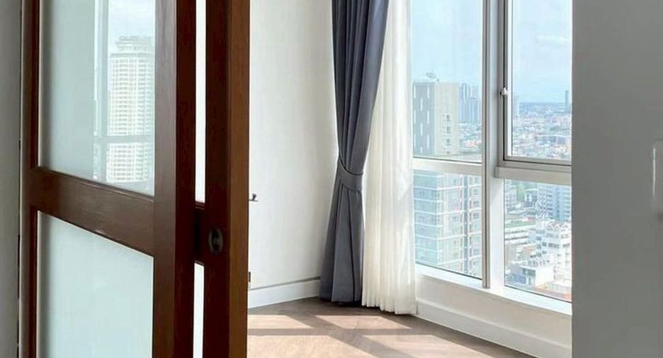 For rent 2 bedrooms condo in Sathon, Bangkok