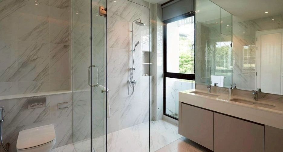 For sale 4 bedrooms house in Watthana, Bangkok
