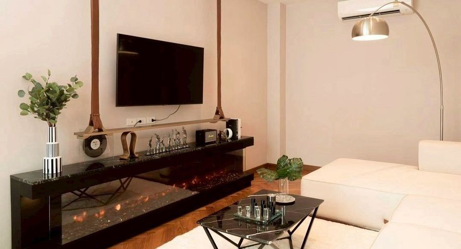 For sale 4 bedrooms house in Watthana, Bangkok