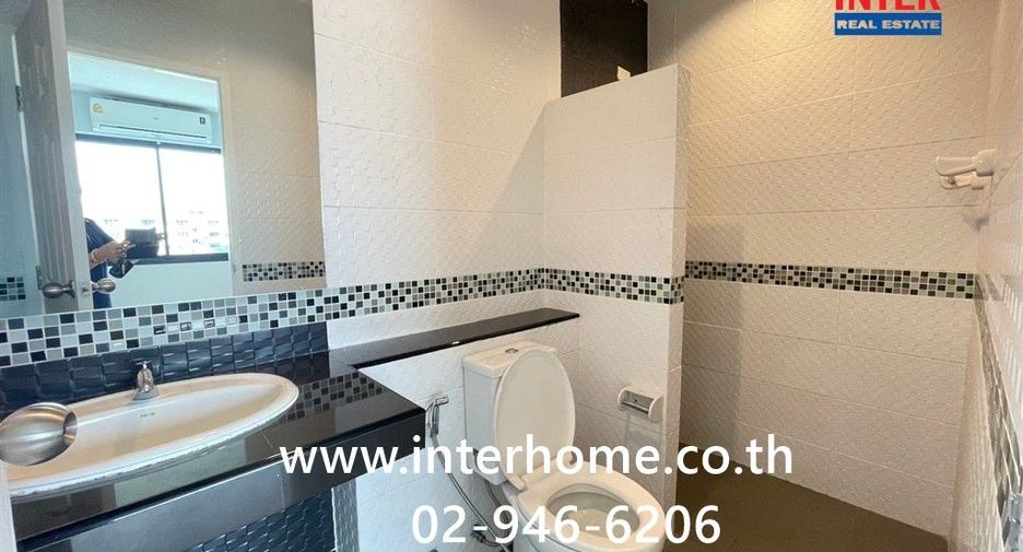 For sale 4 bedrooms townhouse in Lat Krabang, Bangkok