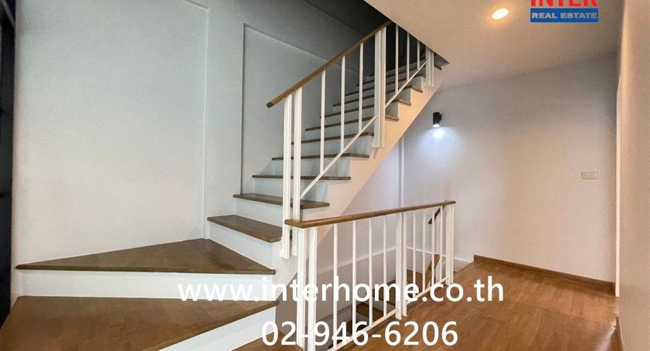 For sale 4 bedrooms townhouse in Lat Krabang, Bangkok