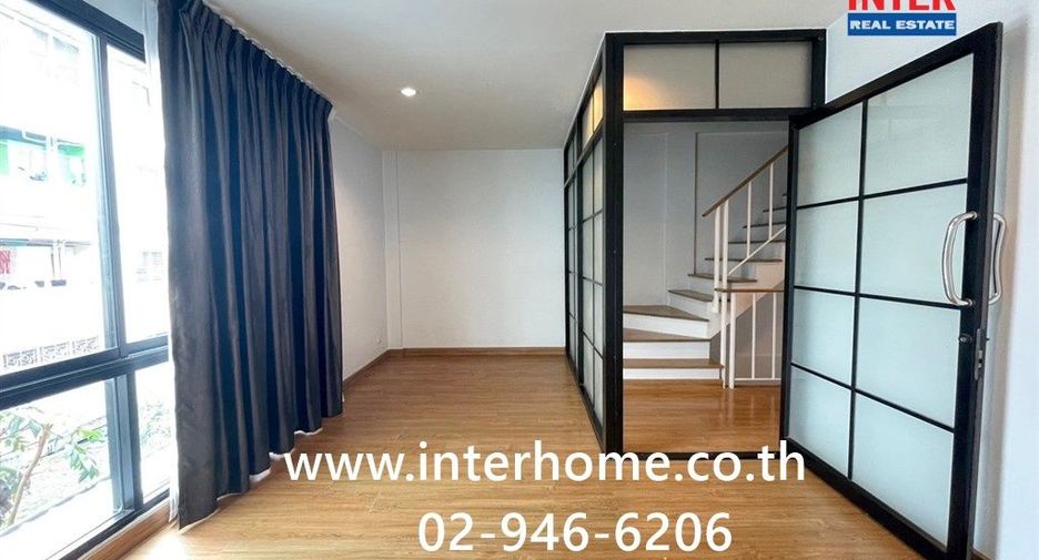 For sale 4 bedrooms townhouse in Lat Krabang, Bangkok