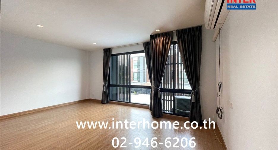 For sale 4 bedrooms townhouse in Lat Krabang, Bangkok