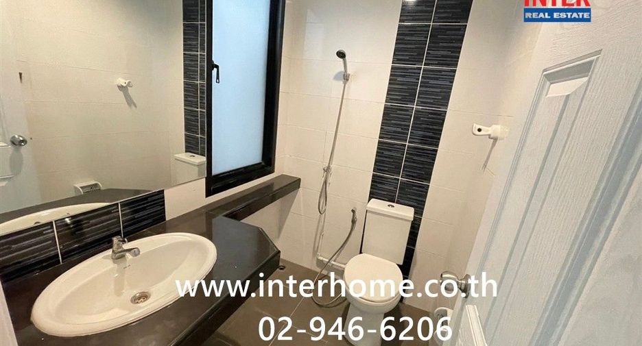 For sale 4 bedrooms townhouse in Lat Krabang, Bangkok