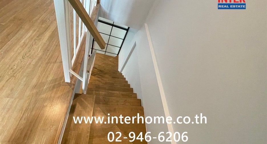 For sale 4 bedrooms townhouse in Lat Krabang, Bangkok