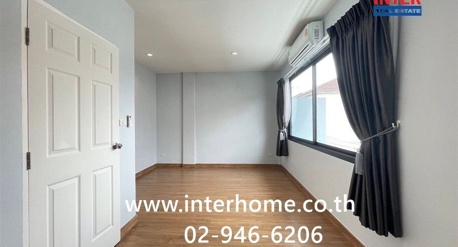 For sale 4 bedrooms townhouse in Lat Krabang, Bangkok