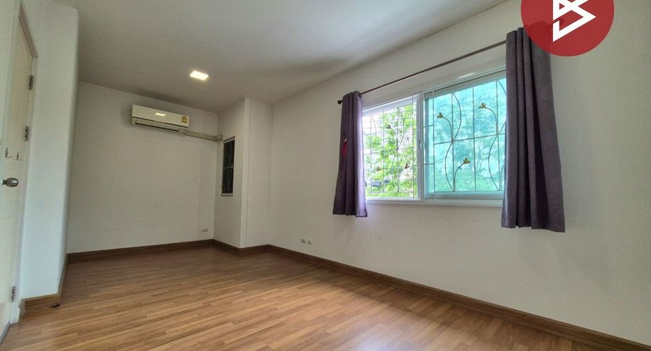 For sale 3 bedrooms townhouse in Krathum Baen, Samut Sakhon