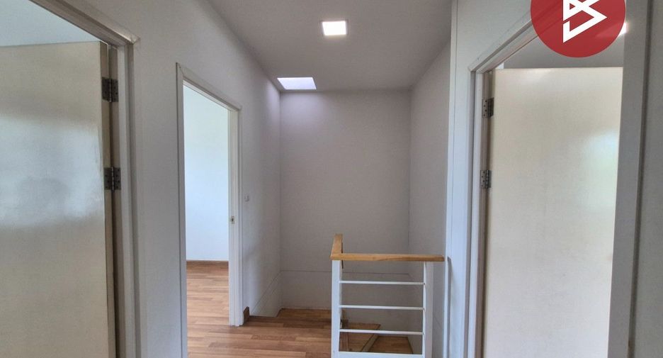 For sale 3 bedrooms townhouse in Krathum Baen, Samut Sakhon