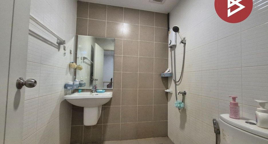For sale 3 bedrooms townhouse in Krathum Baen, Samut Sakhon