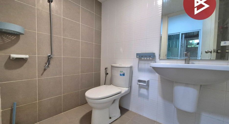 For sale 3 bedrooms townhouse in Krathum Baen, Samut Sakhon