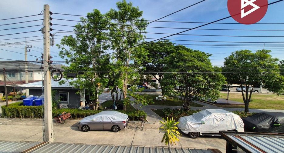 For sale 3 bedrooms townhouse in Krathum Baen, Samut Sakhon