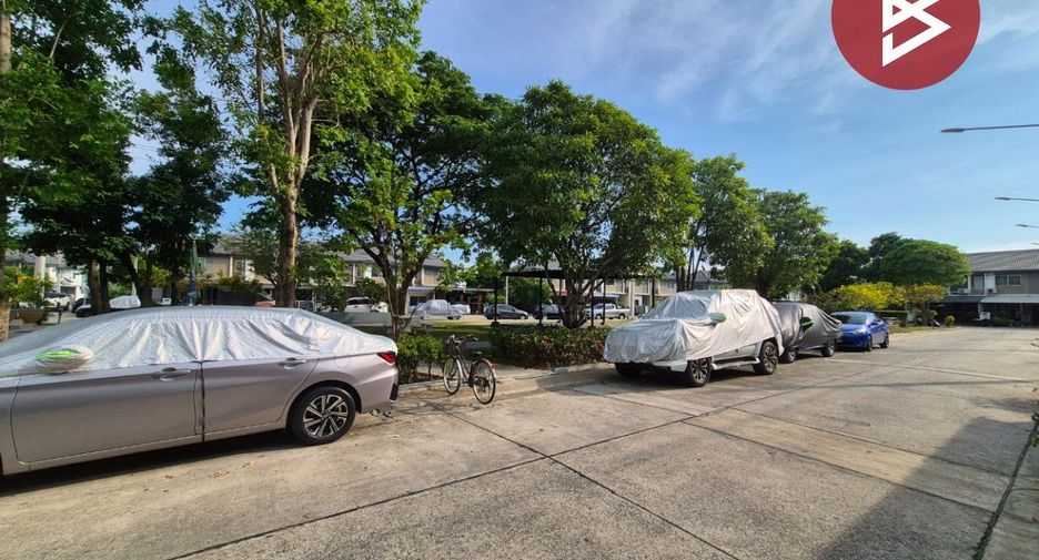 For sale 3 bedrooms townhouse in Krathum Baen, Samut Sakhon