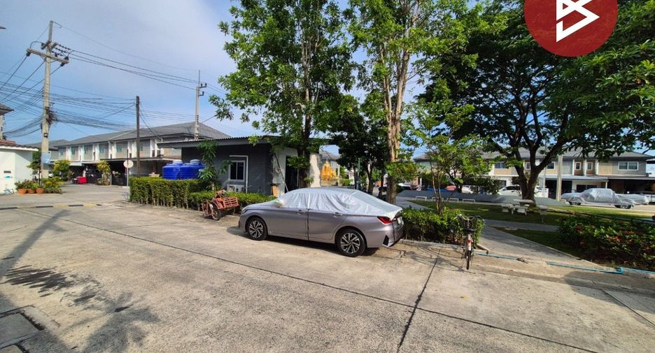 For sale 3 bedrooms townhouse in Krathum Baen, Samut Sakhon