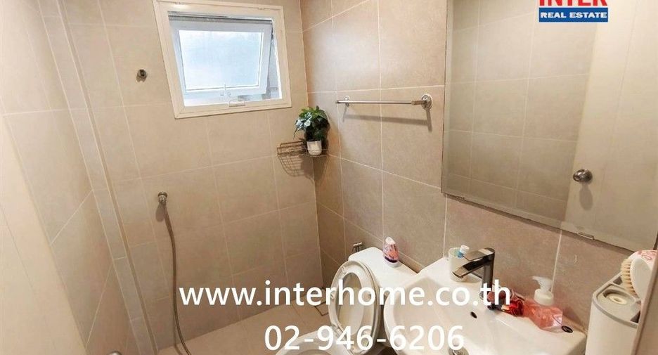 For sale 3 bedrooms townhouse in Krathum Baen, Samut Sakhon