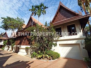 Haus zur Miete mit 3 Zimmer in Khlong Toei, Bangkok