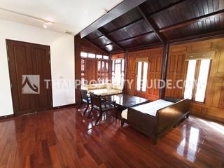 Haus zur Miete mit 3 Zimmer in Khlong Toei, Bangkok