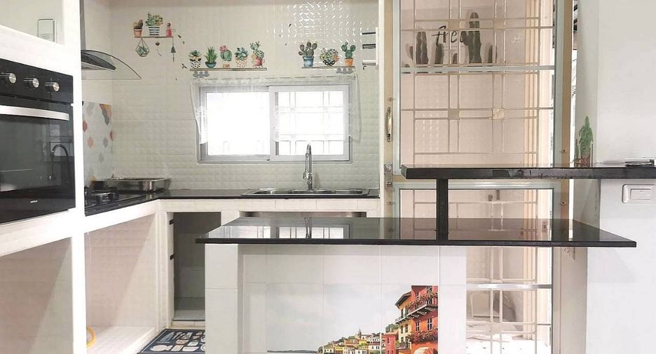 Casa adosada en venta de 3 habitaciones en Khlong Sam Wa, Bangkok