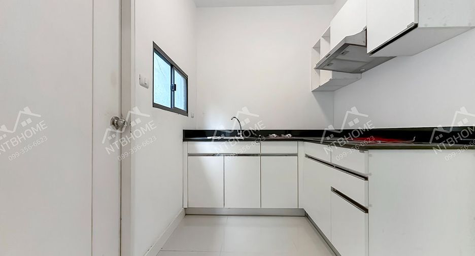 Casa adosada en venta de 4 habitaciones en Bang Bua Thong, Nonthaburi