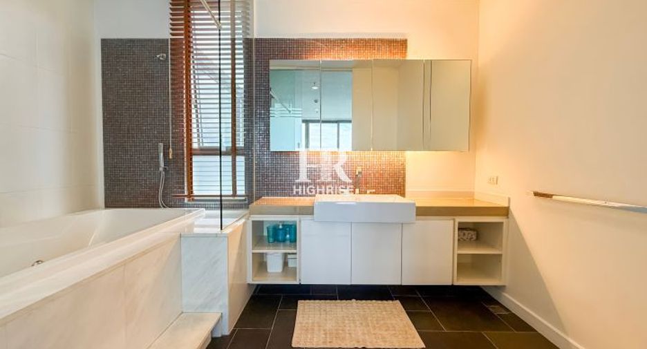 For rent and for sale 2 bedrooms condo in North Pattaya, Pattaya