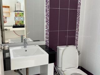 Casa en venta de 2 habitaciones en Si Racha, Chonburi