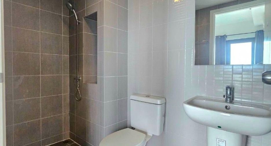 For sale 1 bed condo in Mueang Samut Prakan, Samut Prakan